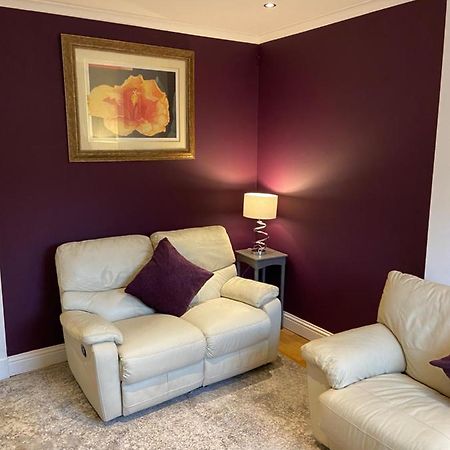 Cheerful One Bedroom Cottage With Parking Space. Glasgow Bagian luar foto