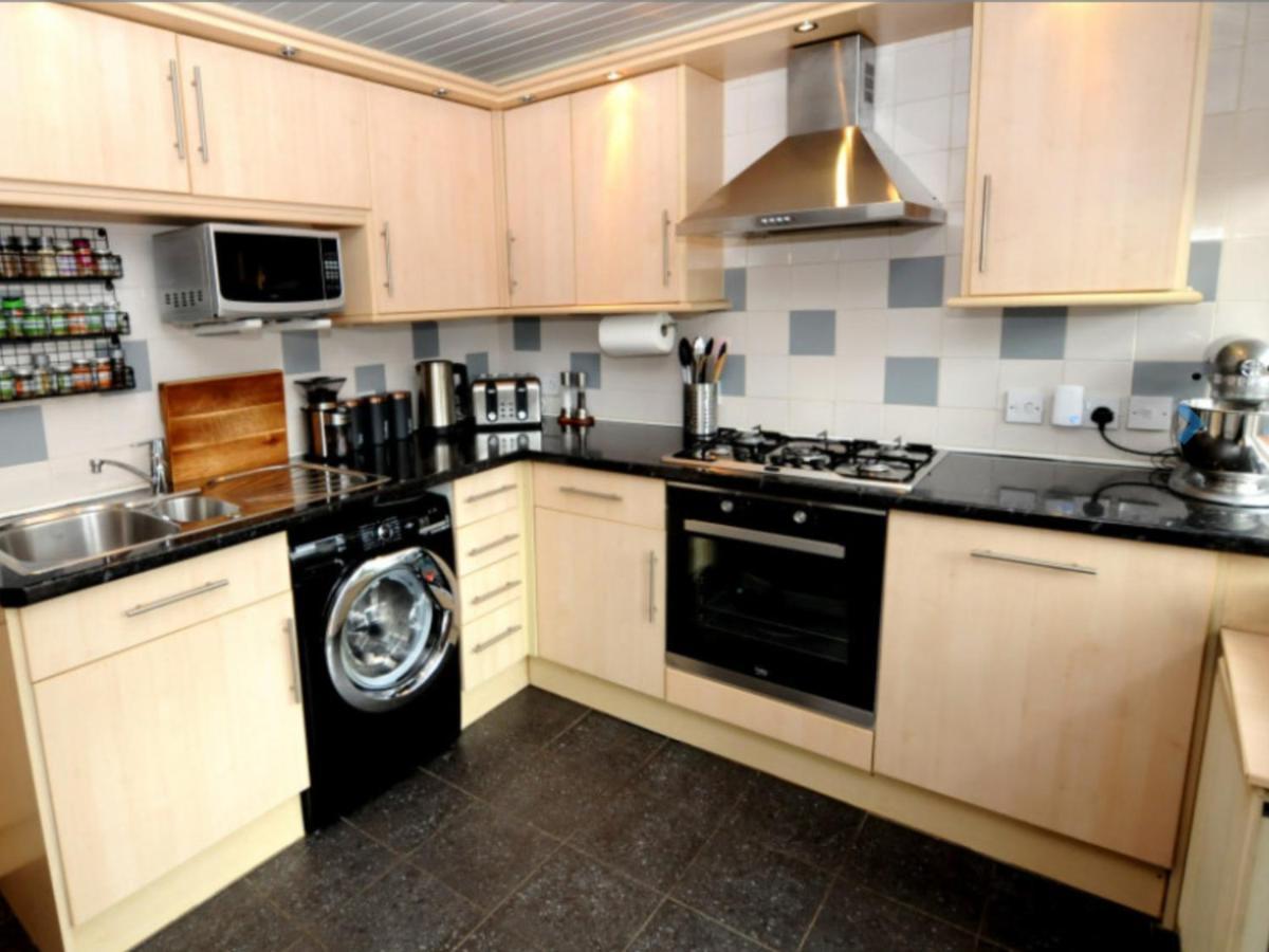 Cheerful One Bedroom Cottage With Parking Space. Glasgow Bagian luar foto