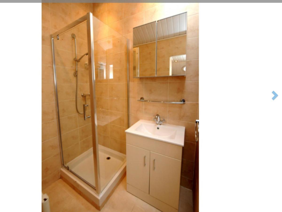 Cheerful One Bedroom Cottage With Parking Space. Glasgow Bagian luar foto