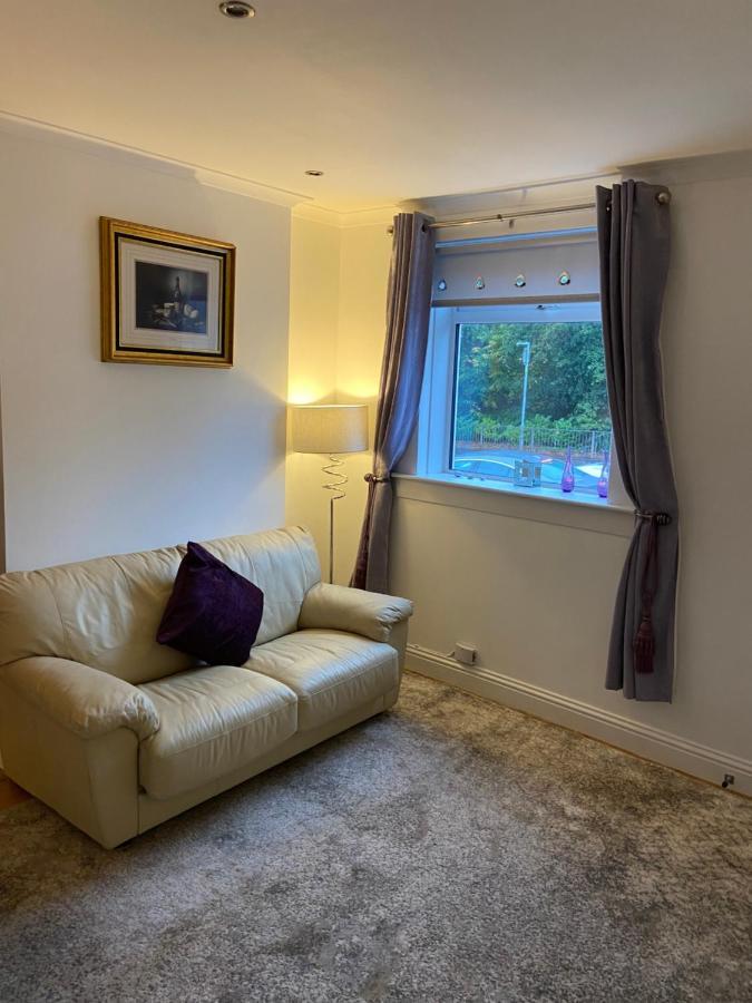 Cheerful One Bedroom Cottage With Parking Space. Glasgow Bagian luar foto