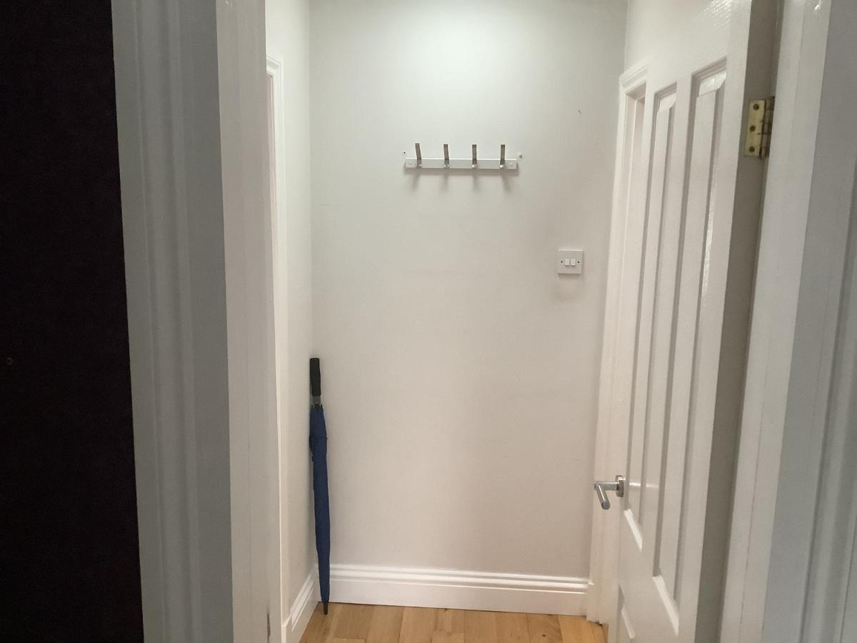 Cheerful One Bedroom Cottage With Parking Space. Glasgow Bagian luar foto