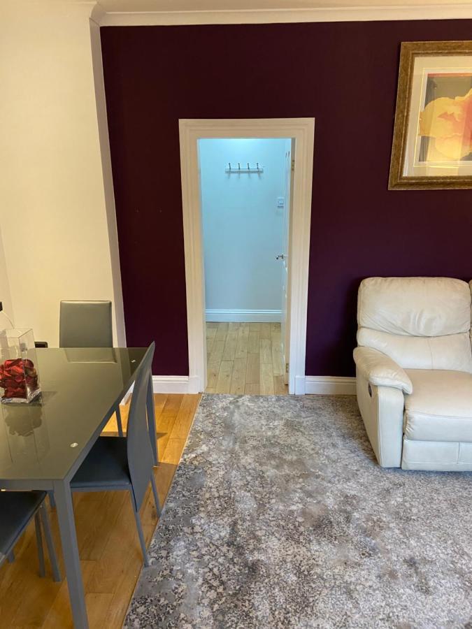 Cheerful One Bedroom Cottage With Parking Space. Glasgow Bagian luar foto